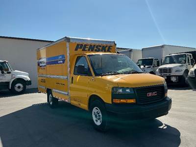 GMC G33503 Box Truck - 276HP, 8 Speed Automatic, Roll up Door