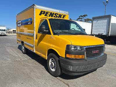 GMC G33503 Box Truck - 276HP, 8 Speed Automatic, Roll up Door