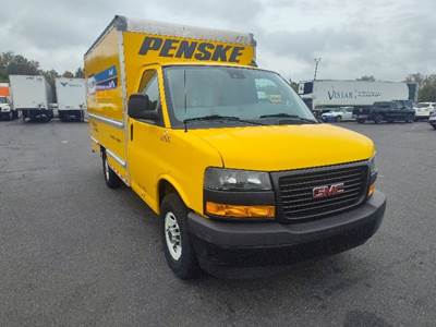 GMC G33503 Box Truck - 276HP, 8 Speed Automatic, Roll up Door
