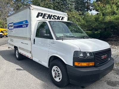 GMC G33503 Box Truck - 276HP, 8 Speed Automatic, Roll up Door