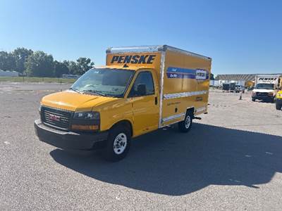 GMC G33503 Box Truck - 276HP, 8 Speed Automatic, Roll up Door