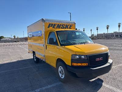 GMC G33503 Box Truck - 276HP, 8 Speed Automatic, Roll up Door