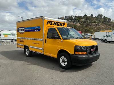 GMC G33503 Box Truck - 276HP, 8 Speed Automatic, Roll up Door
