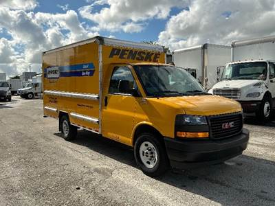GMC G33503 Box Truck - 276HP, 8 Speed Automatic, Roll up Door