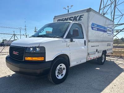 GMC G33503 Box Truck - 276HP, 8 Speed Automatic, Roll up Door