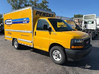 GMC G33503 Box Truck - 276HP, 8 Speed Automatic, Roll up Door