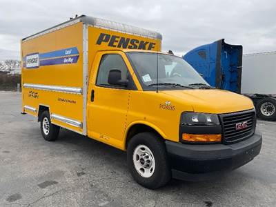 GMC G33503 Box Truck - 276HP, 8 Speed Automatic, Roll up Door