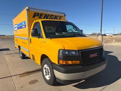 GMC G33503 Box Truck - 276HP, 8 Speed Automatic, Roll up Door