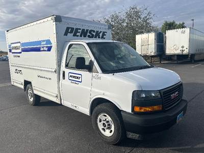 GMC G33503 Box Truck - 276HP, 8 Speed Automatic, Roll up Door