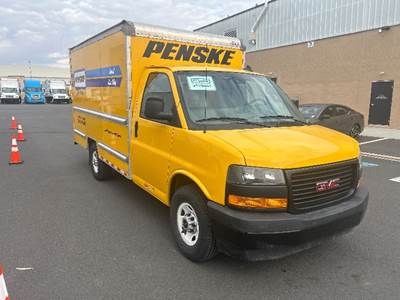 GMC G33503 Box Truck - 276HP, 8 Speed Automatic, Roll up Door
