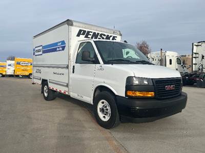 GMC G33503 Box Truck - 276HP, 8 Speed Automatic, Roll up Door