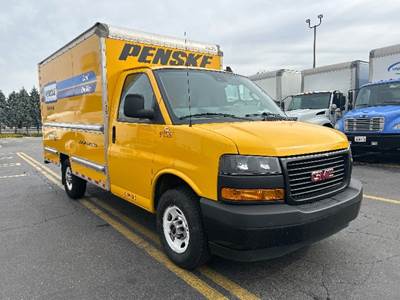 GMC G33503 Box Truck - 276HP, 8 Speed Automatic, Roll up Door
