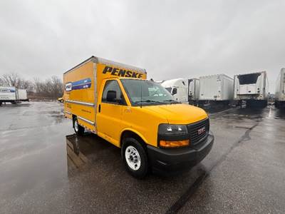 GMC G33503 Box Truck - 276HP, 8 Speed Automatic, Roll up Door