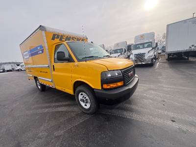 GMC G33503 Box Truck - 276HP, 8 Speed Automatic, Roll up Door
