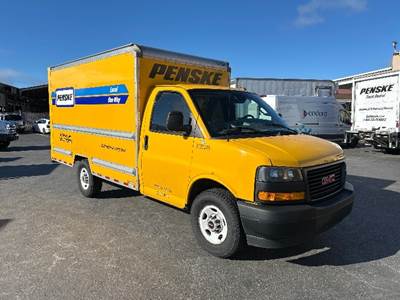 GMC G33503 Box Truck - 276HP, 8 Speed Automatic, Roll up Door