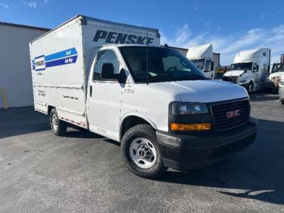 GMC G33503 Box Truck - 276HP, 8 Speed Automatic, Roll up Door
