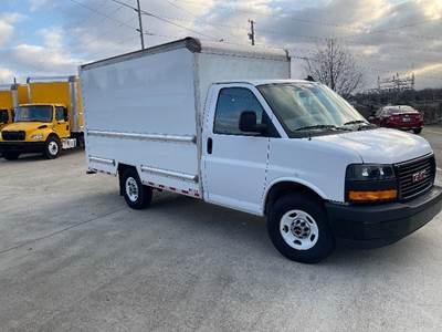 GMC G33503 Box Truck - 276HP, 8 Speed Automatic, Roll up Door