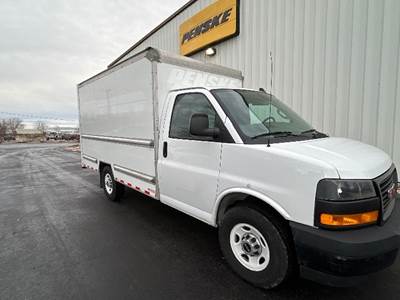 GMC G33503 Box Truck - 276HP, 8 Speed Automatic, Roll up Door