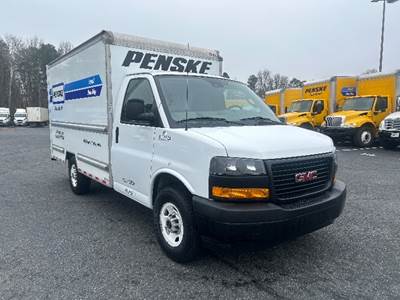 GMC G33503 Box Truck - 276HP, 8 Speed Automatic, Roll up Door