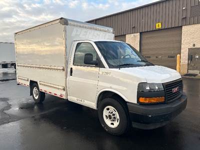 GMC G33503 Box Truck - 276HP, 8 Speed Automatic, Roll up Door