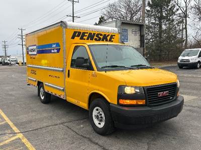 GMC G33503 Box Truck - 276HP, 8 Speed Automatic, Roll up Door