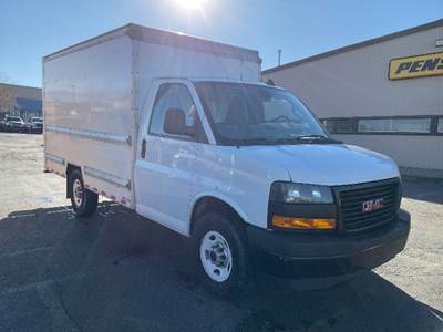 GMC G33503 Box Truck - 276HP, 8 Speed Automatic, Roll up Door