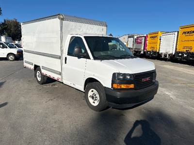 GMC G33503 Box Truck - 276HP, 8 Speed Automatic, Roll up Door