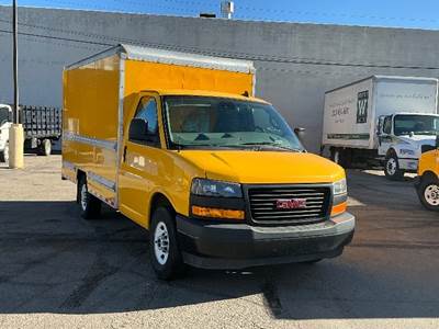 GMC G33503 Box Truck - 276HP, 8 Speed Automatic, Roll up Door