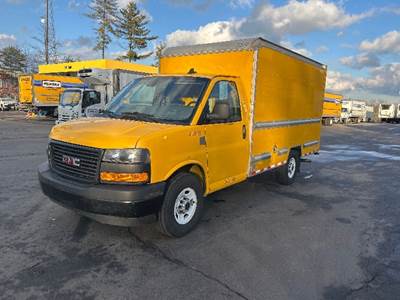 GMC G33503 Box Truck - 276HP, 8 Speed Automatic, Roll up Door