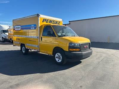 GMC G33503 Box Truck - 276HP, 8 Speed Automatic, Roll up Door