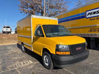 GMC G33503 Box Truck - 276HP, 8 Speed Automatic, Roll up Door