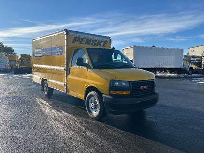 GMC G33503 Box Truck - 276HP, 8 Speed Automatic, Roll up Door