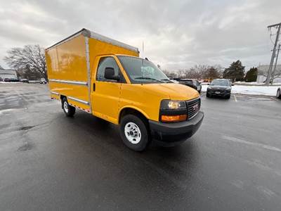 GMC G33503 Box Truck - 276HP, 8 Speed Automatic, Roll up Door
