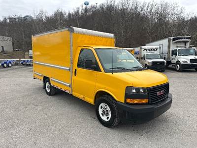 GMC G33503 Box Truck - 276HP, 8 Speed Automatic, Roll up Door
