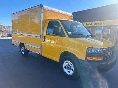 GMC G33503 Box Truck - 276HP, 8 Speed Automatic, Roll up Door