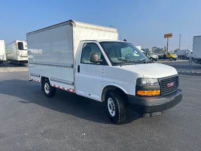 GMC G33503 Box Truck - 276HP, 8 Speed Automatic, Roll up Door