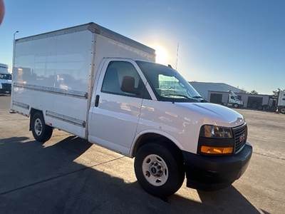 GMC G33503 Box Truck - 276HP, 8 Speed Automatic, Roll up Door