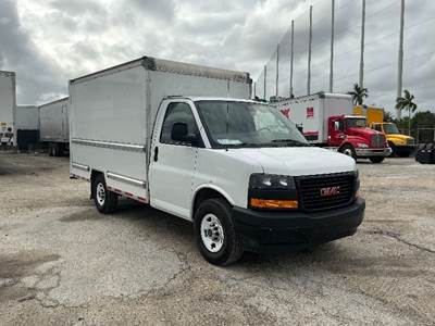 GMC G33503 Box Truck - 276HP, 8 Speed Automatic, Roll up Door