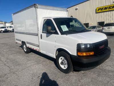GMC G33503 Box Truck - 276HP, 8 Speed Automatic, Roll up Door