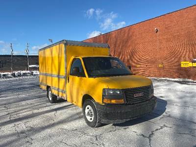 GMC G33503 Box Truck - 276HP, 8 Speed Automatic, Roll up Door
