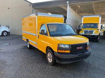 GMC G33503 Box Truck - 276HP, 8 Speed Automatic, Roll up Door