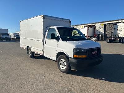 GMC G33503 Box Truck - 276HP, 8 Speed Automatic, Roll up Door