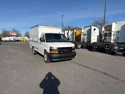 GMC G33503 Box Truck - 276HP, 8 Speed Automatic, Roll up Door