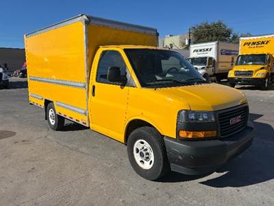 GMC G33503 Box Truck - 276HP, 8 Speed Automatic, Roll up Door