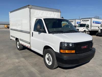 GMC G33503 Box Truck - 276HP, 8 Speed Automatic, Roll up Door