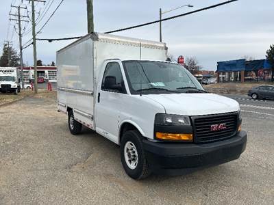 GMC G33503 Box Truck - 276HP, 8 Speed Automatic, Roll up Door