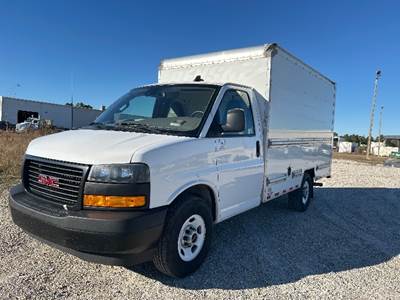 GMC G33503 Box Truck - 276HP, 8 Speed Automatic, Roll up Door