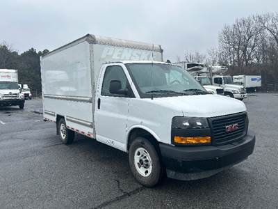 GMC G33503 Box Truck - 276HP, 8 Speed Automatic, Roll up Door