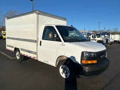 GMC G33503 Box Truck - 276HP, 8 Speed Automatic, Roll up Door