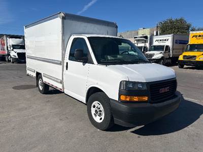 GMC G33503 Box Truck - 276HP, 8 Speed Automatic, Roll up Door